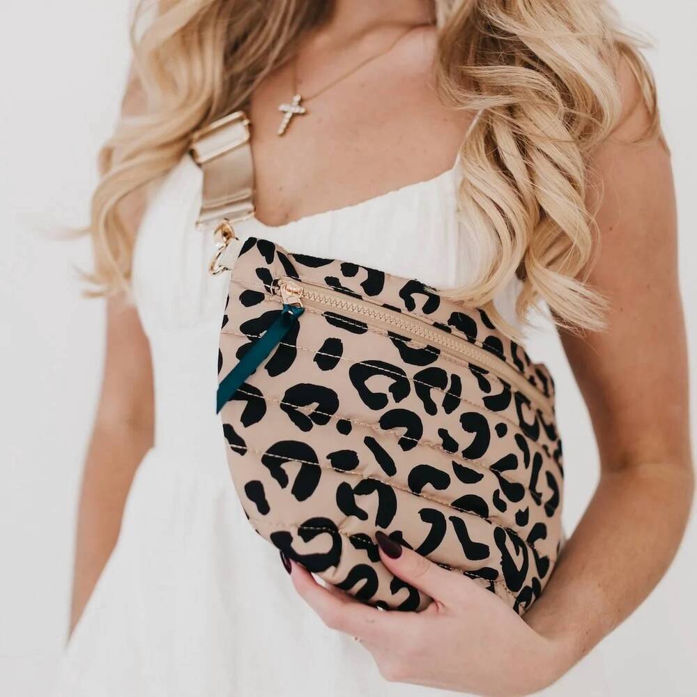NEW PRETTY SIMPLE jolie puffer belt bag in leopard